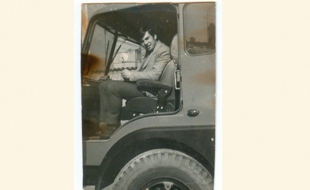 Foto storica di un autista Marastoni alla guida